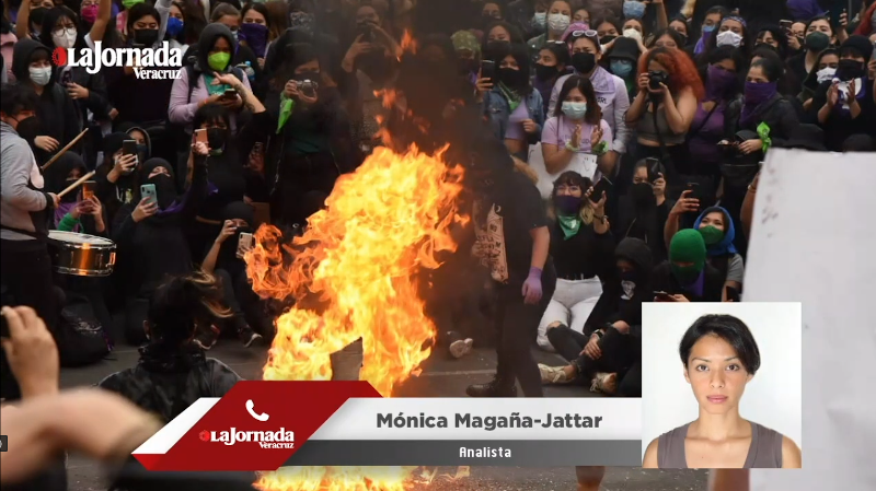 Imagen de una fogata hecha en medio de la calle por grupos feministas - entrevista a Mónica Magaña Jattar
